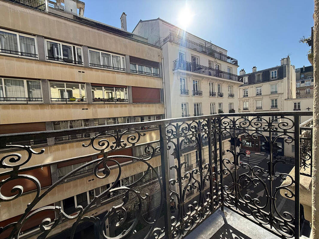 Appartement à PARIS-14E