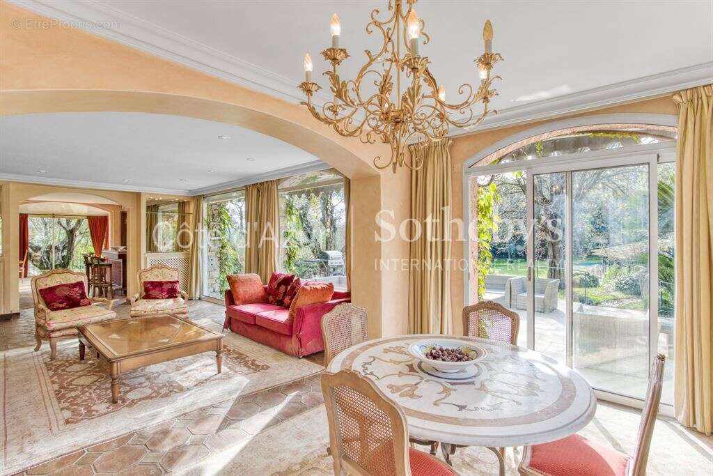 Maison à MOUGINS