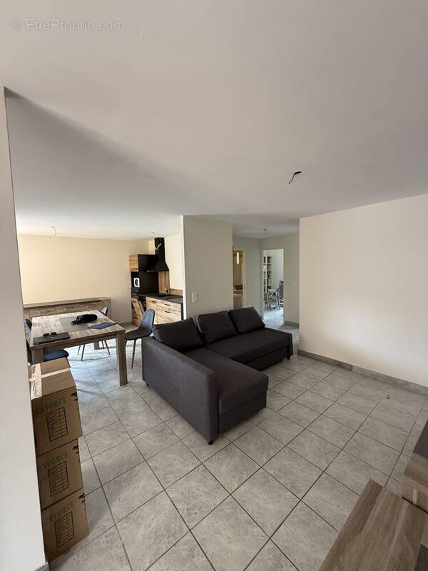 Appartement à SALERNES
