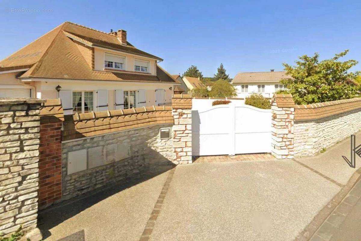 Maison à ROSNY-SUR-SEINE