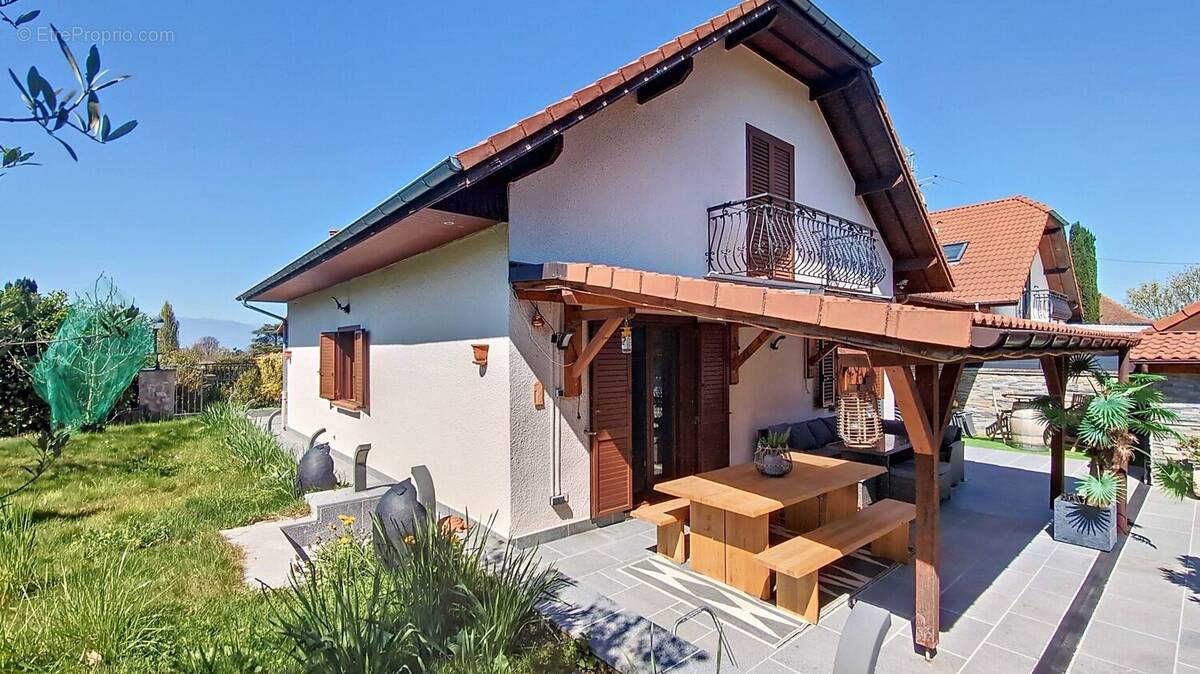 Maison à COLLONGES-SOUS-SALEVE
