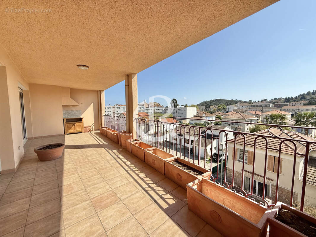 Appartement à HYERES