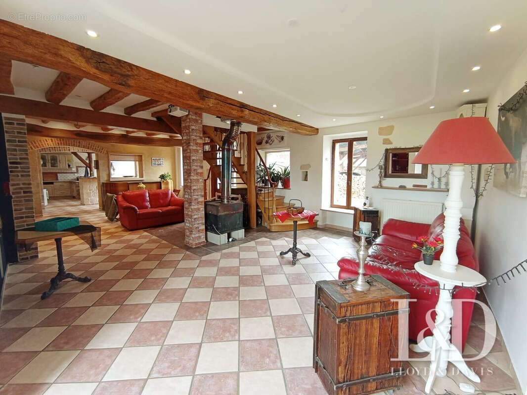 Maison à LES CLERIMOIS
