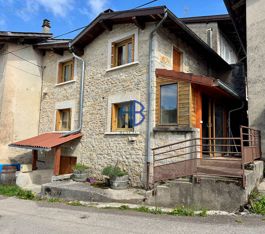 Maison à BOYEUX-SAINT-JEROME