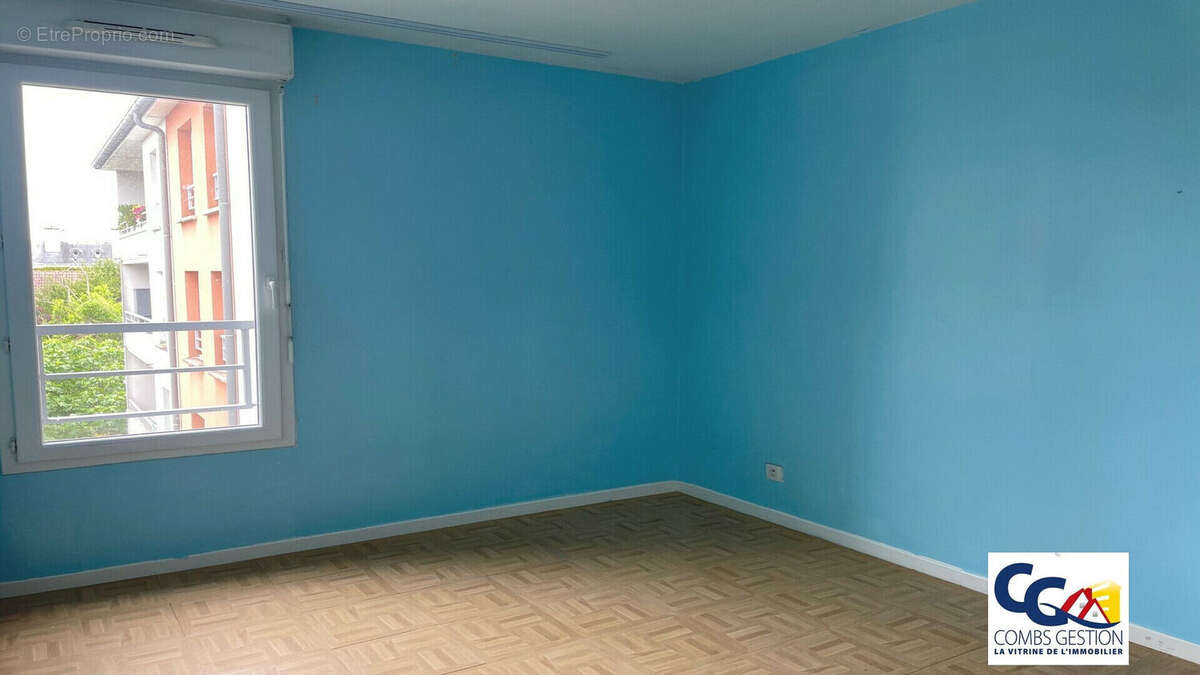Appartement à COMBS-LA-VILLE