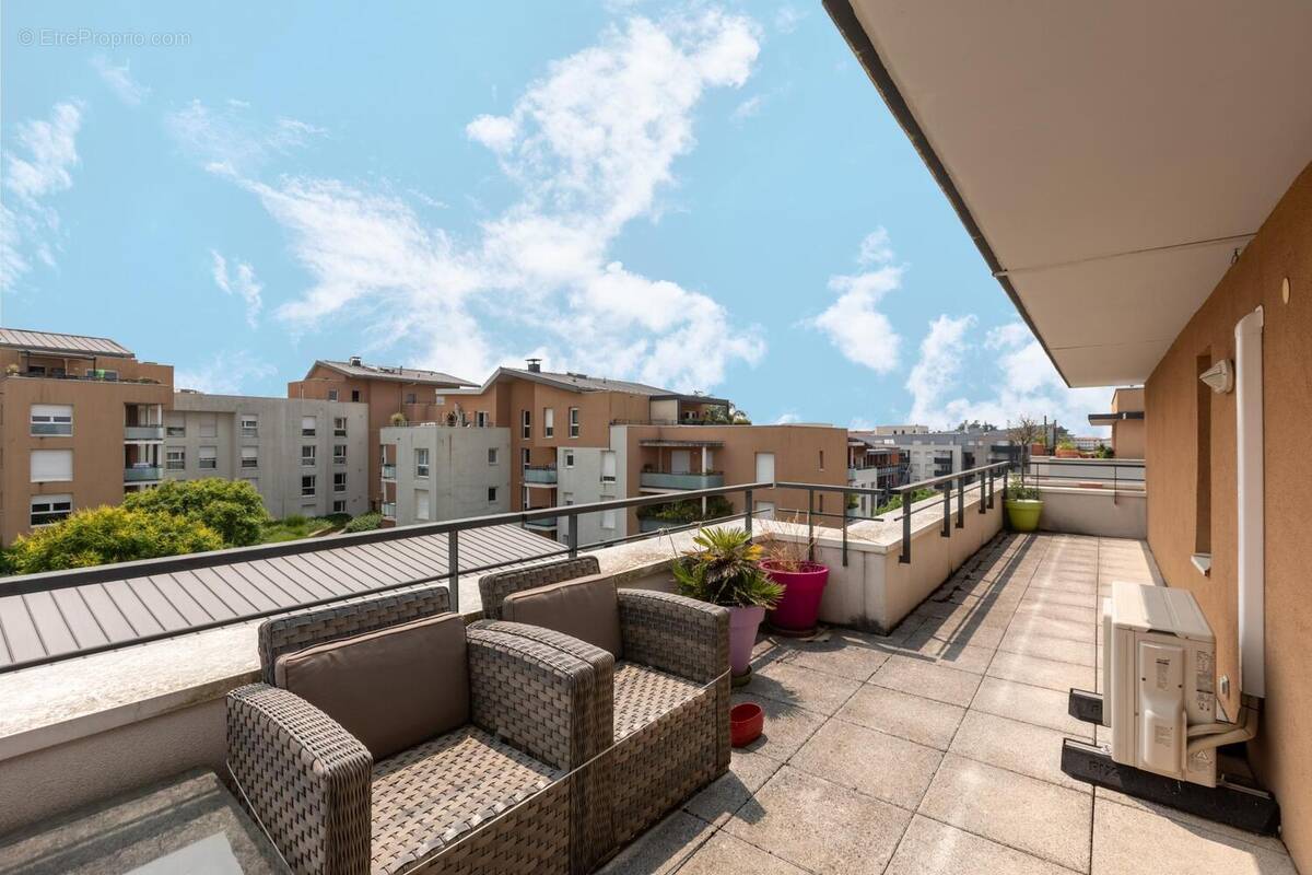 Photo 1 - Appartement à DECINES-CHARPIEU