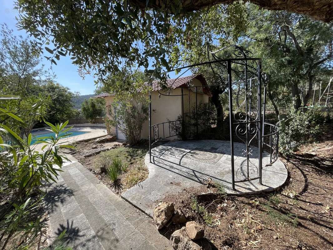 Maison à ROQUEBRUNE-SUR-ARGENS