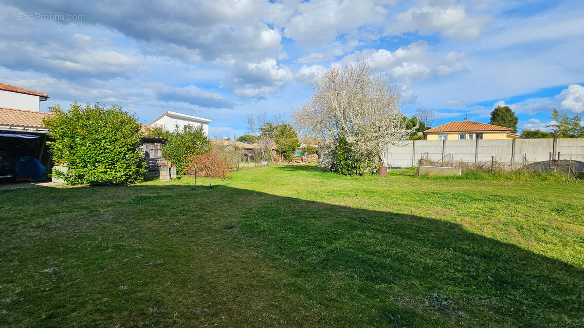 Terrain à SAINT-MEDARD-EN-JALLES