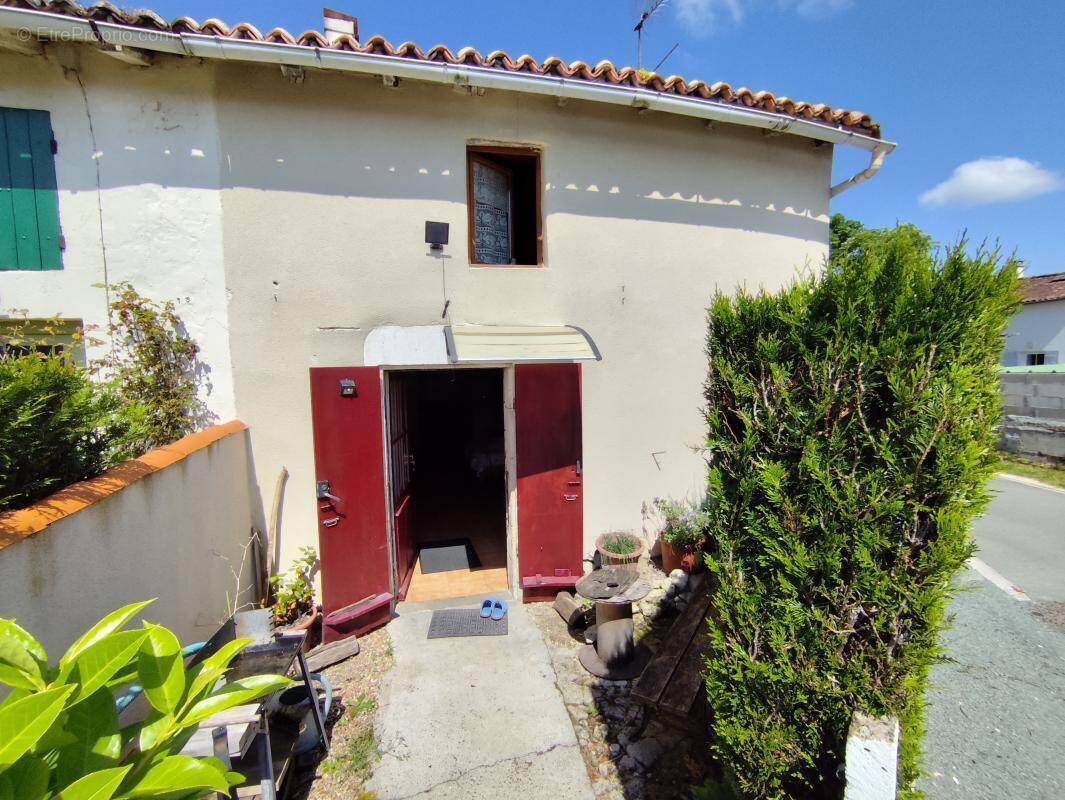 Maison à SAINT-JEAN-D&#039;ANGELY