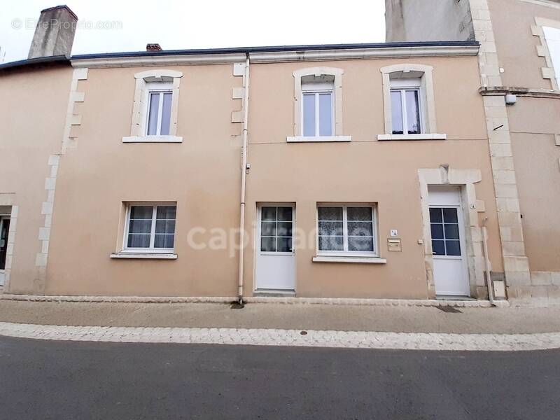 Maison à SAINT-PIERRE-DE-MAILLE