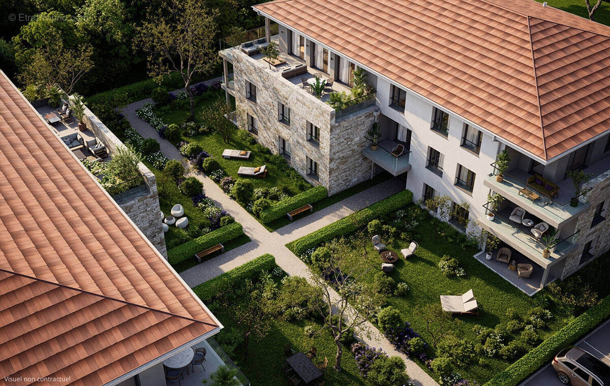 Appartement à PERONNAS