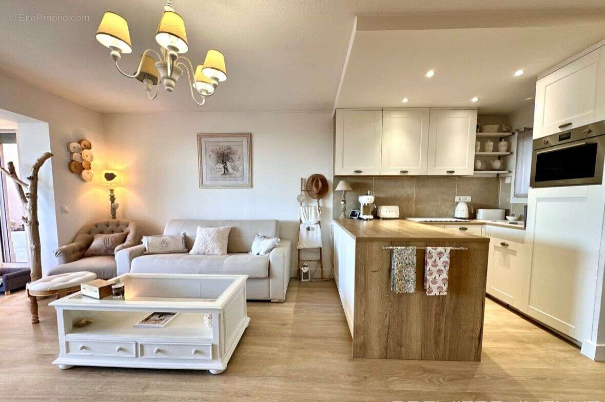 Maison à LES ISSAMBRES