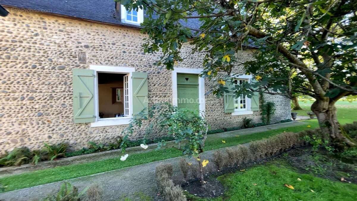 Maison à ARTIGUELOUVE
