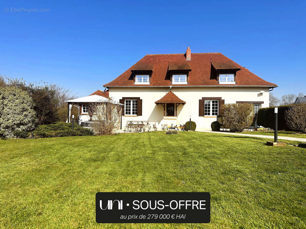 Maison à ARGENCES