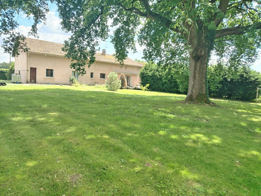 Maison à SAINT-MARTIAL-D&#039;ARTENSET