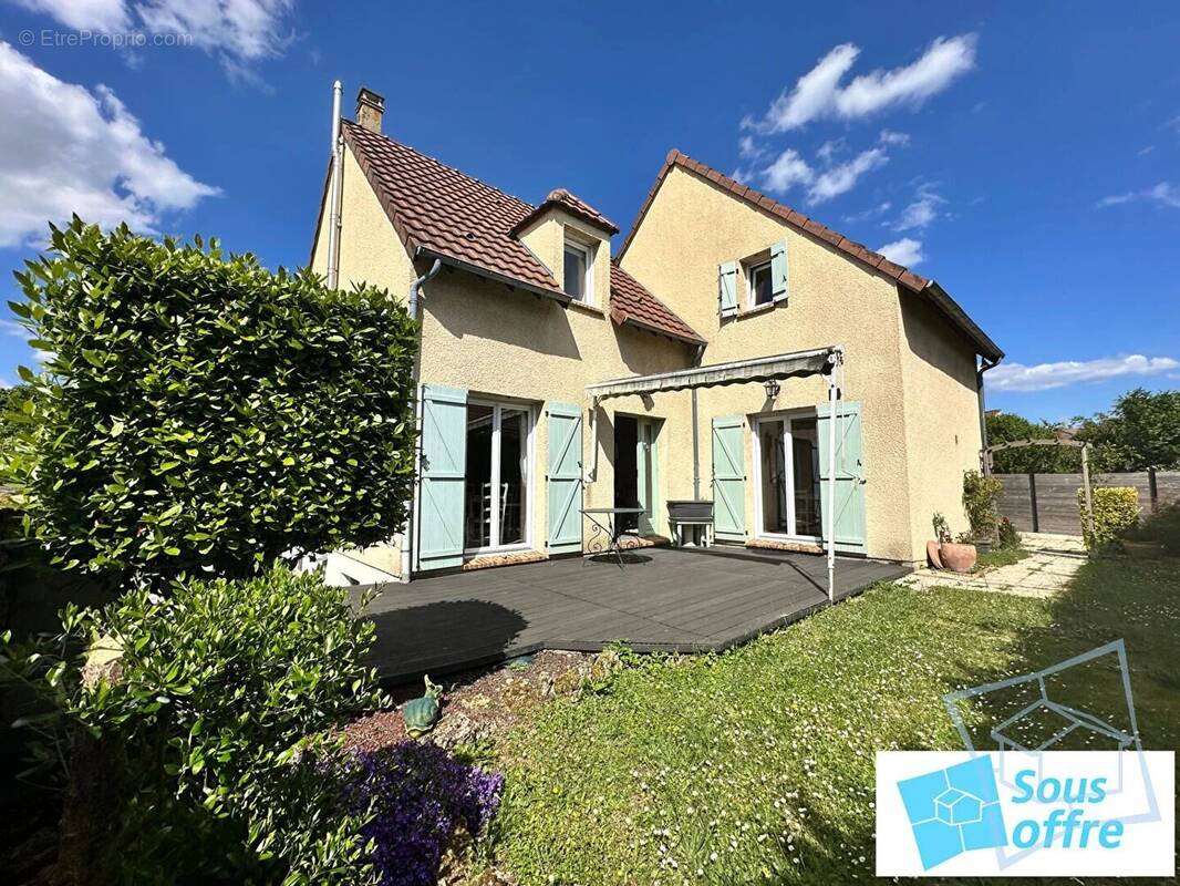 Maison à VOISINS-LE-BRETONNEUX
