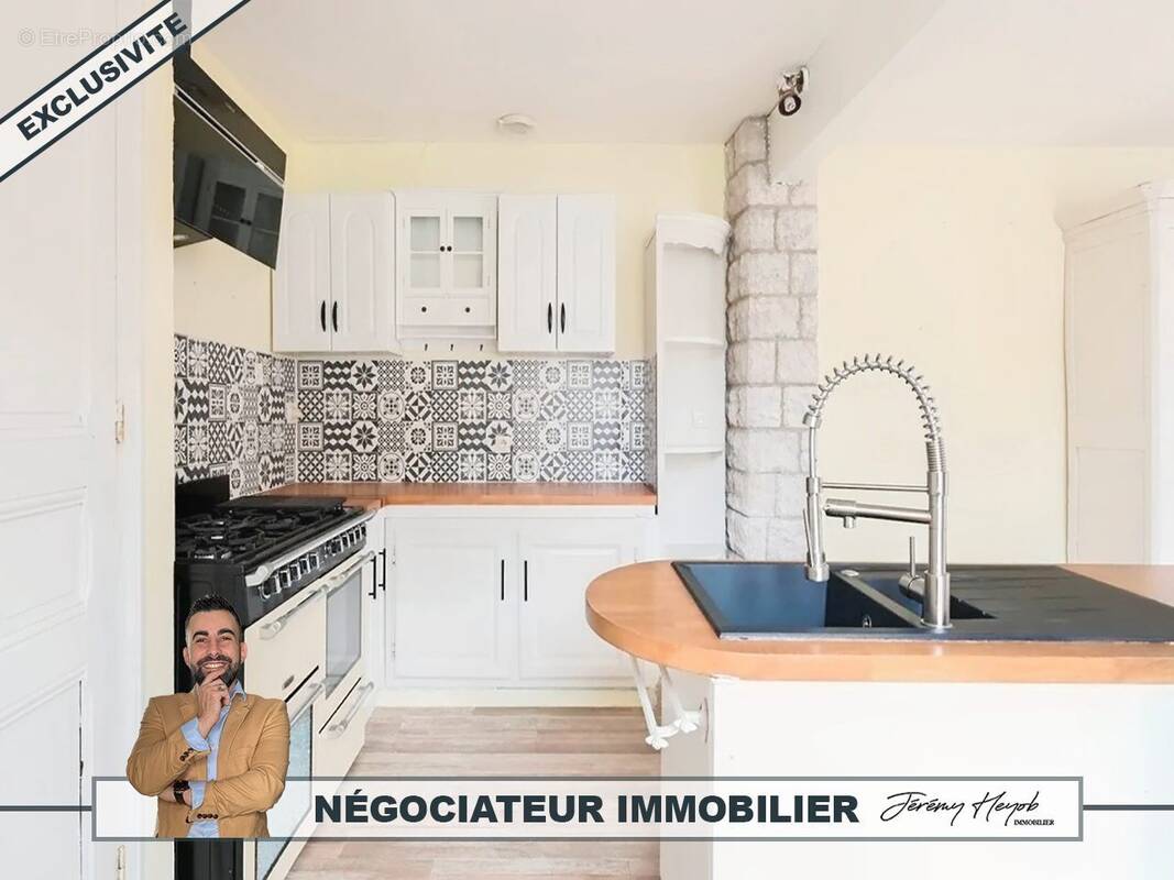 Maison à MONTROTTIER