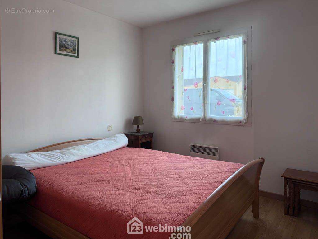 Les chambres sont confortables - Maison à MENOMBLET
