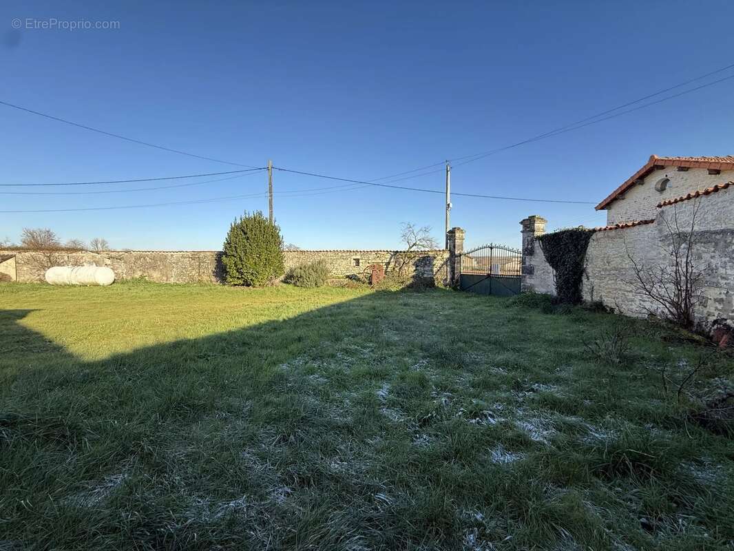 Maison à SOUVIGNE