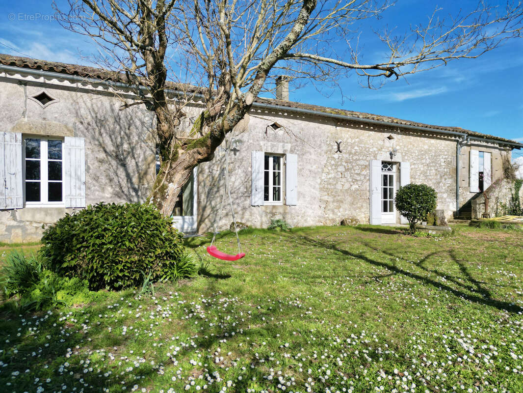 Maison à GENSAC