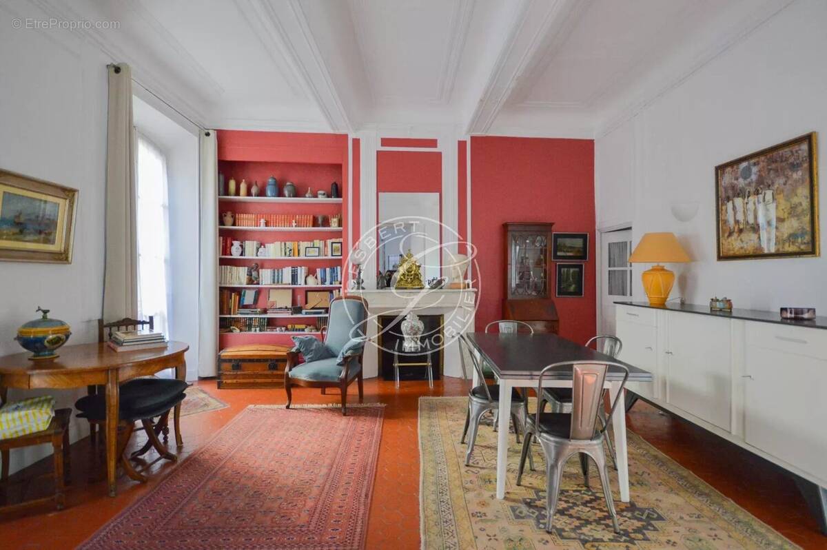 Appartement à SALERNES