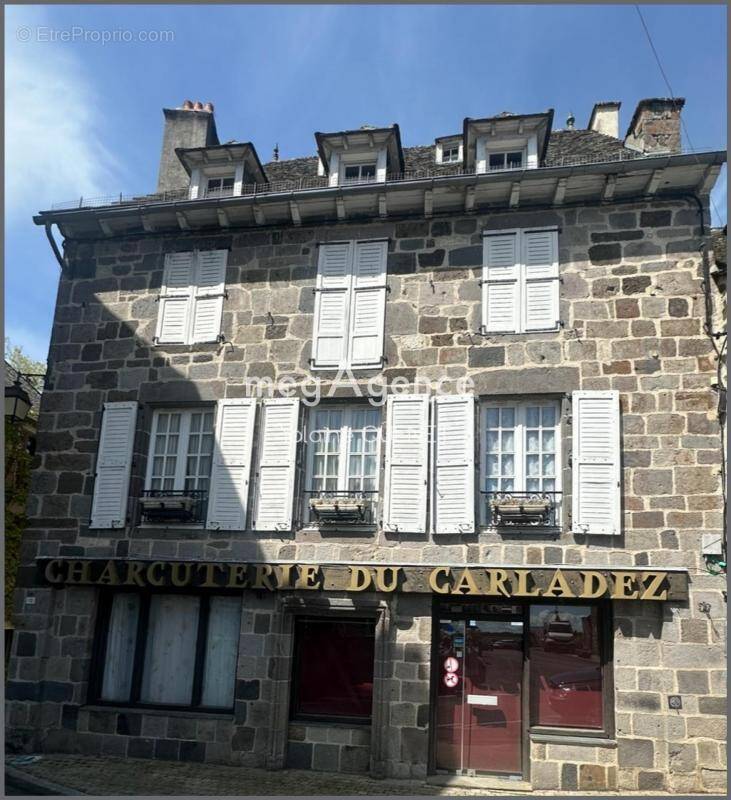 Appartement à MUR-DE-BARREZ