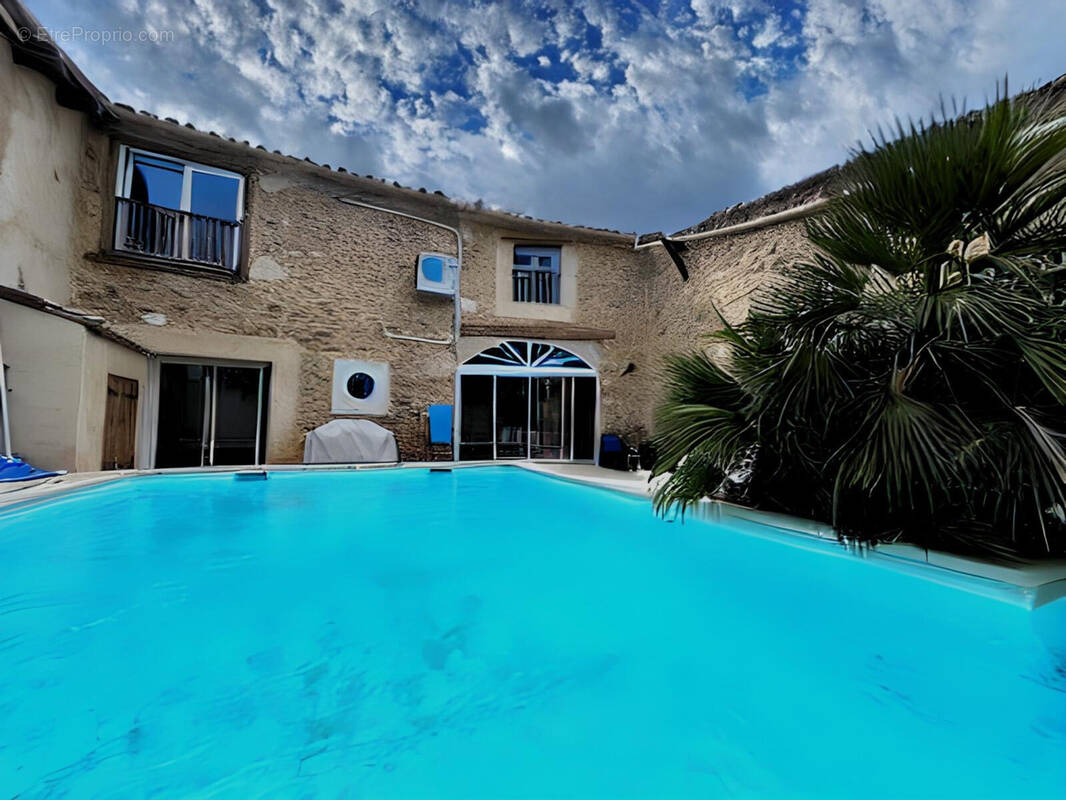 Maison à FONTCOUVERTE