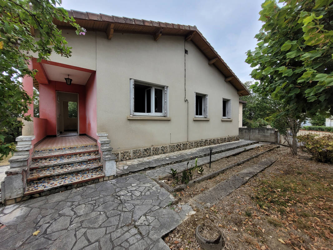 Maison à VALENCE-SUR-BAISE