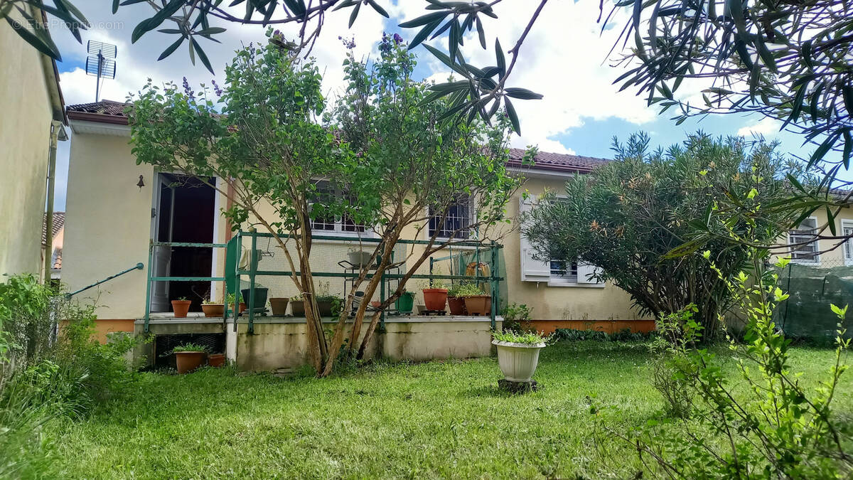Maison à SAINT-SEURIN-DE-CURSAC
