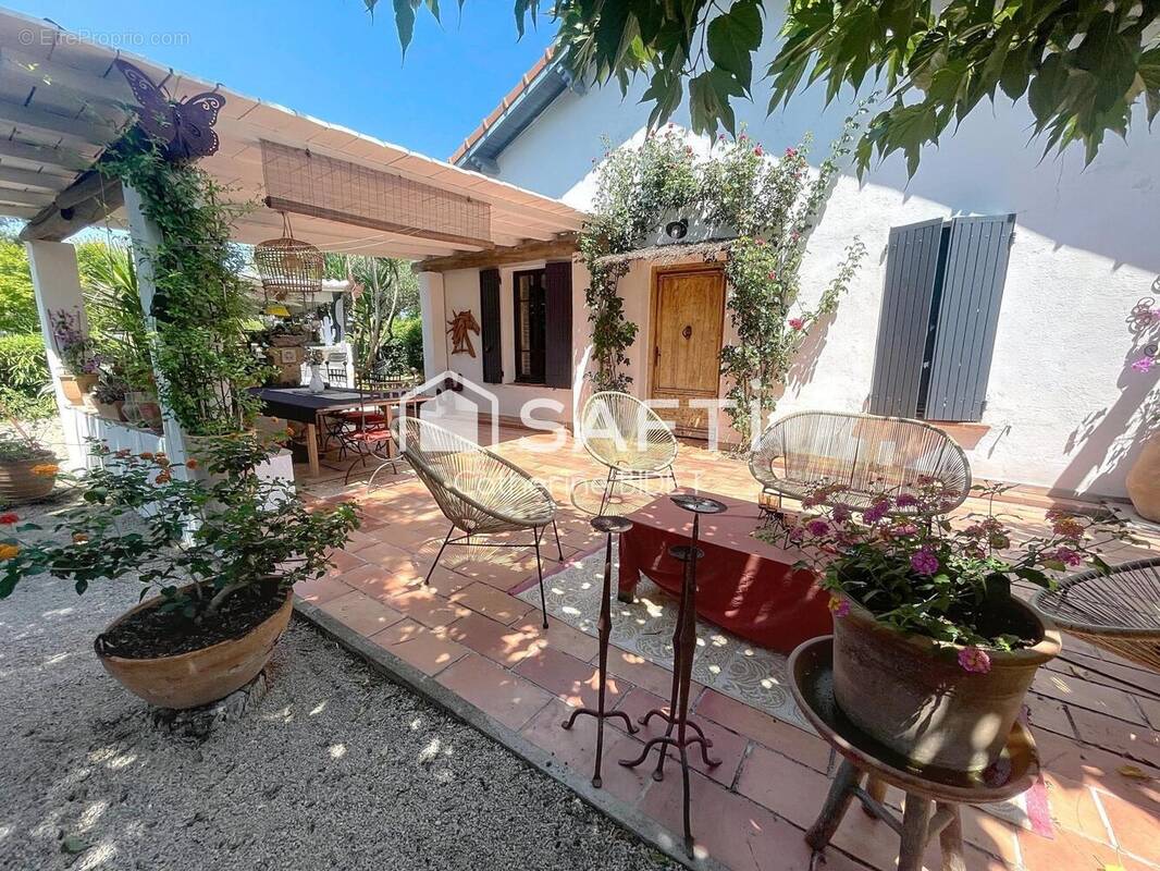 Photo 1 - Maison à VESTRIC-ET-CANDIAC