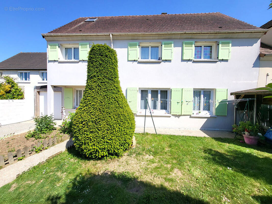 Maison à LES CLAYES-SOUS-BOIS