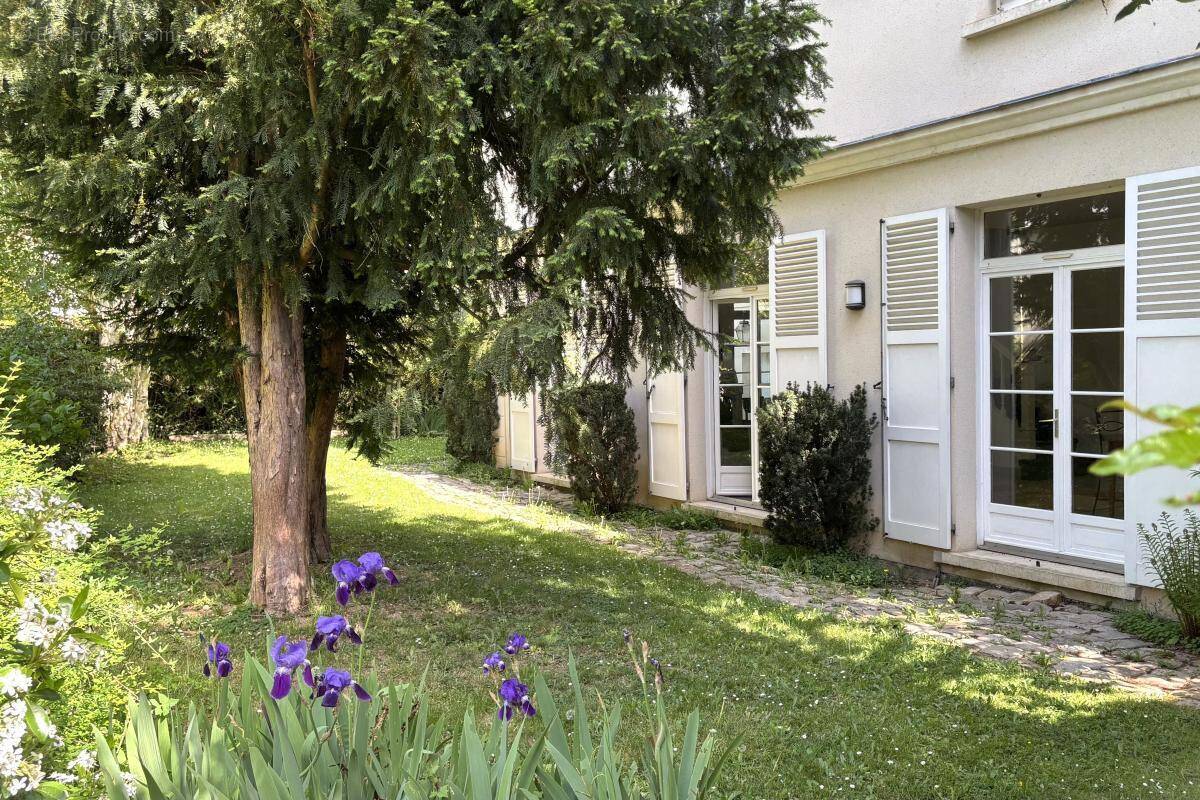 Maison à VILLE-D&#039;AVRAY