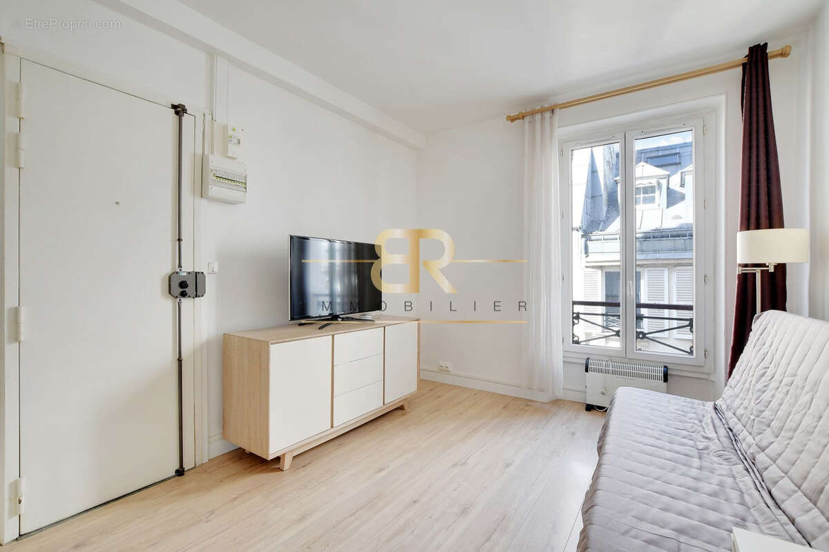 Appartement à PARIS-1E