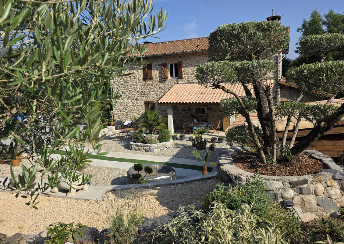 Maison à JAUJAC