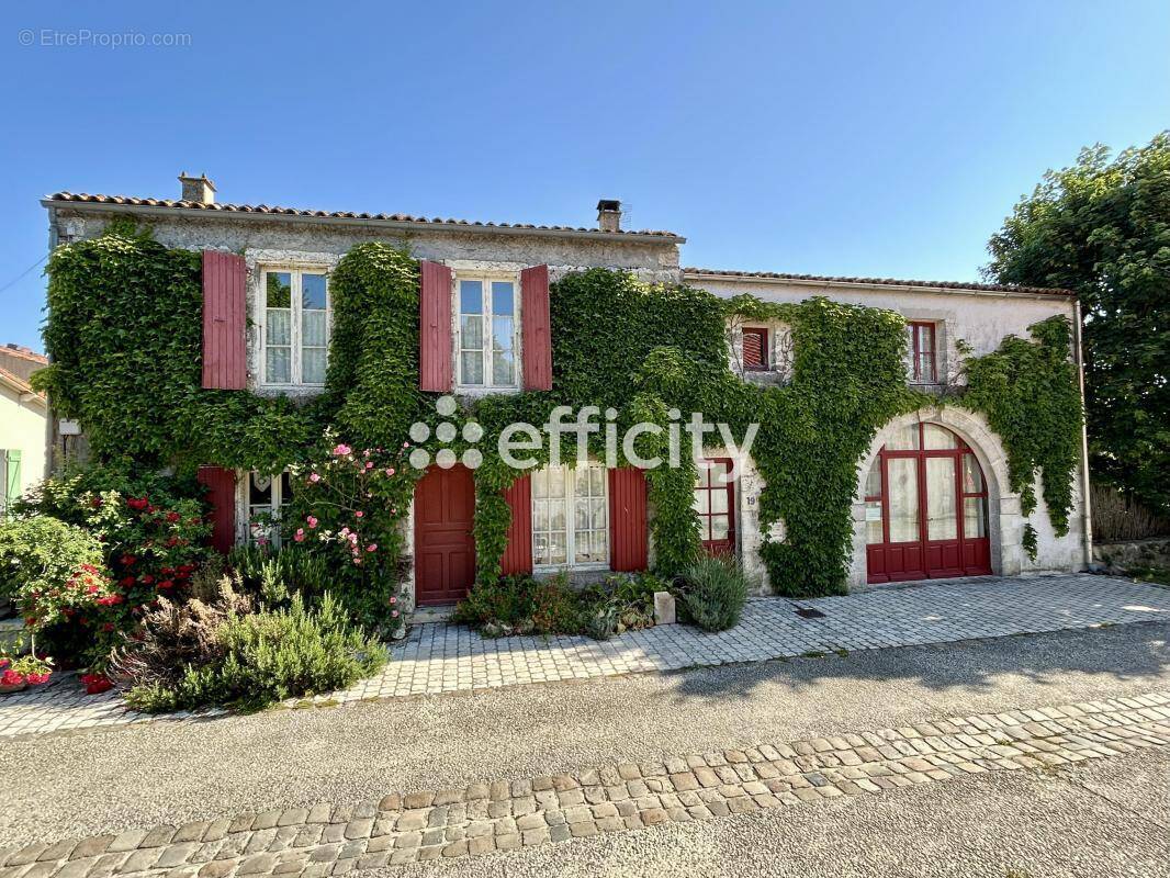 Maison à MARENNES