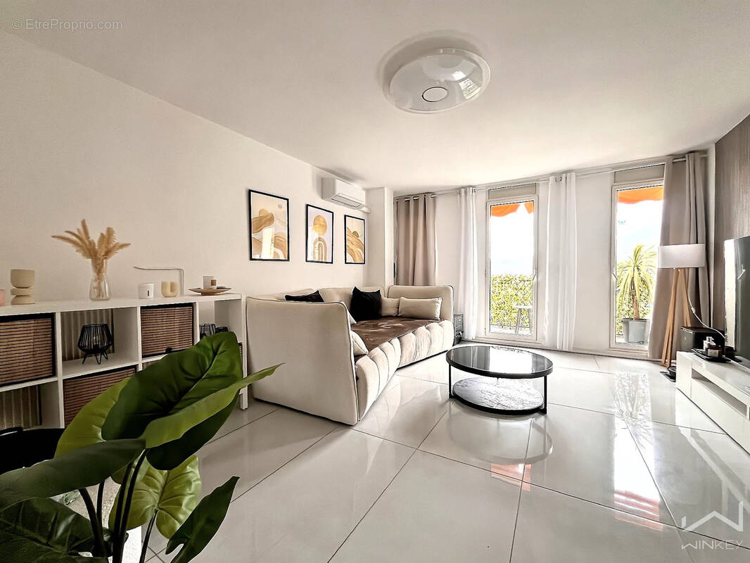Appartement à CARROS