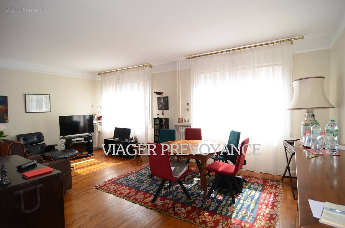 Appartement à PARIS-14E