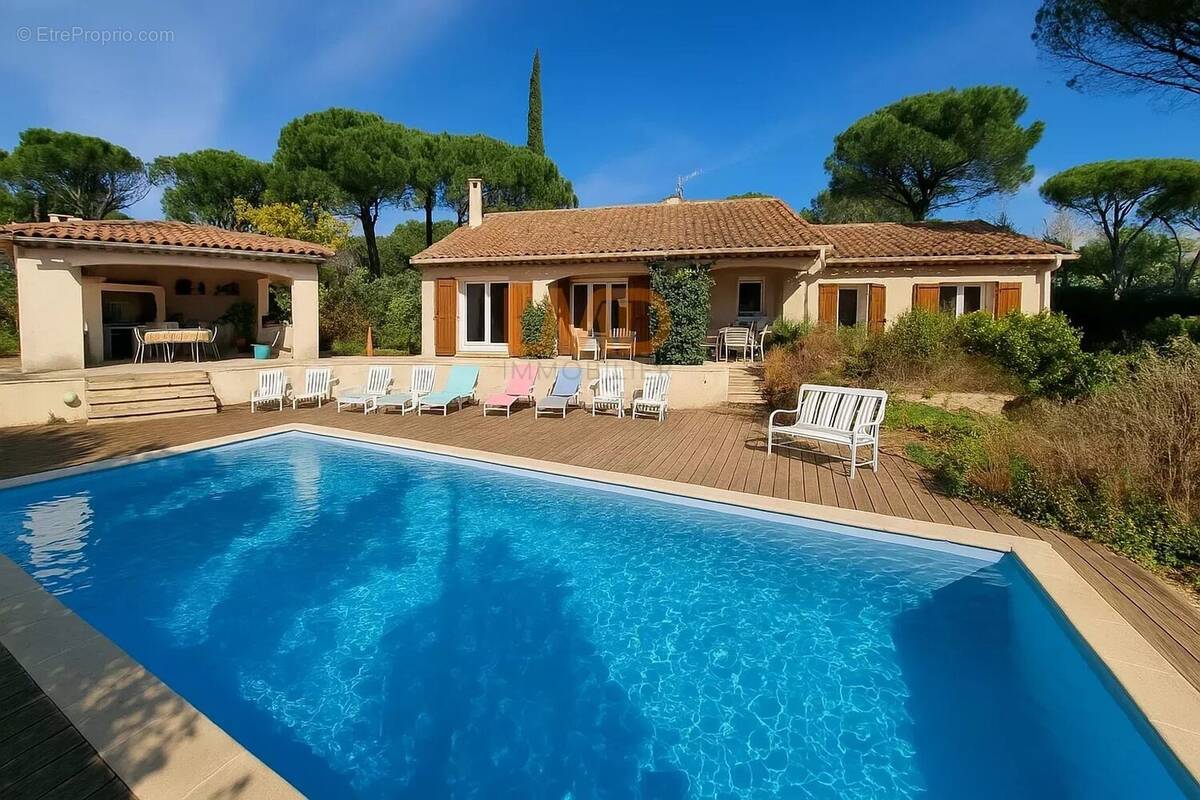 Maison à LE MUY