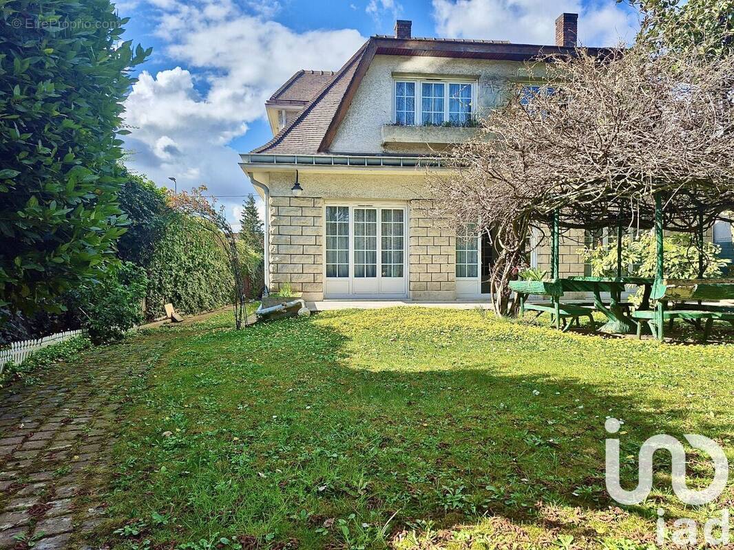 Photo 1 - Maison à L&#039;HAY-LES-ROSES
