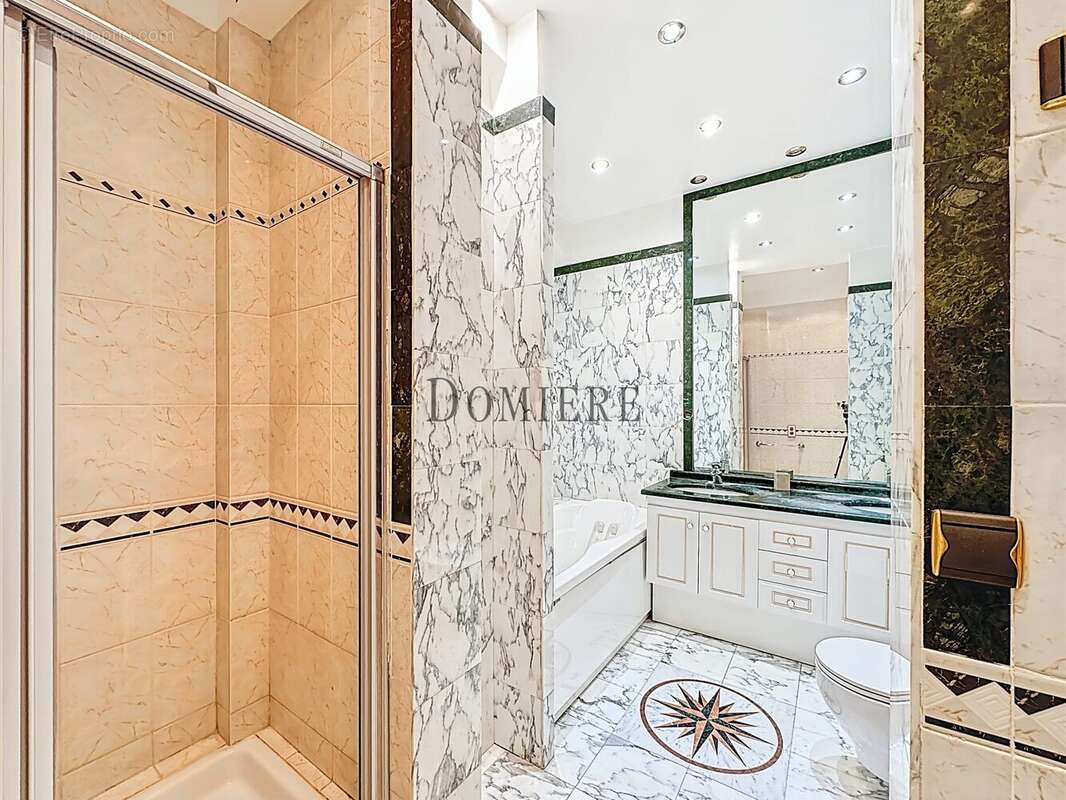 Appartement à PARIS-8E