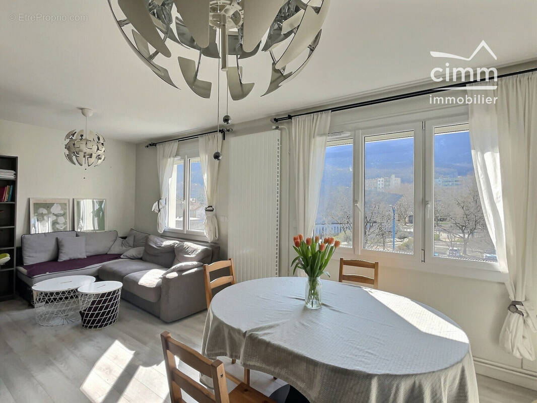 Appartement à FONTAINE