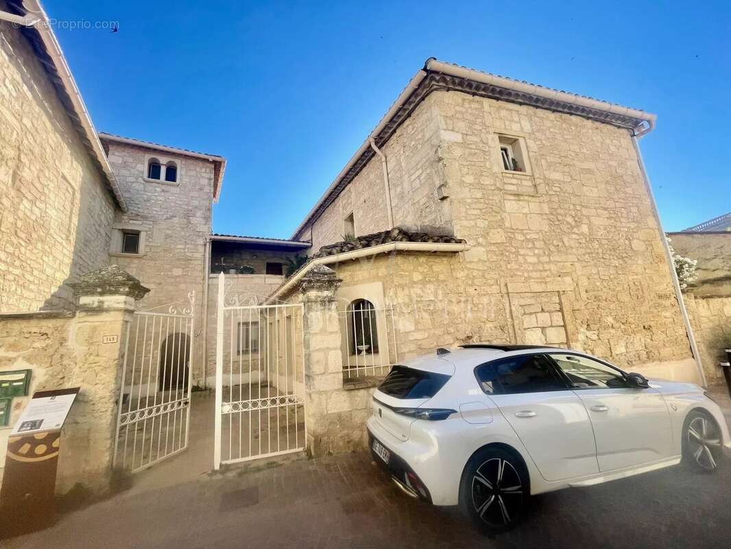 Appartement à MAUGUIO