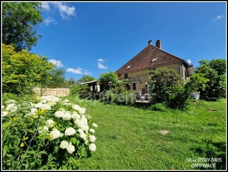 Maison à TOUCY