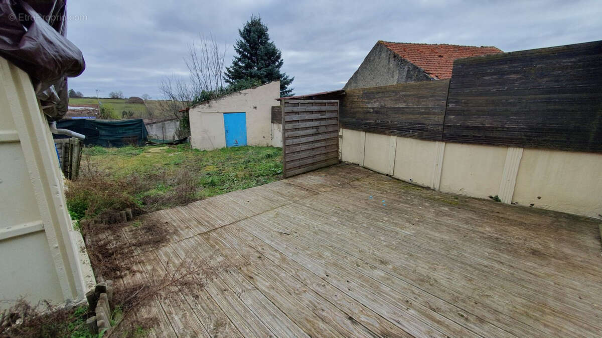 Appartement à CREUZIER-LE-VIEUX