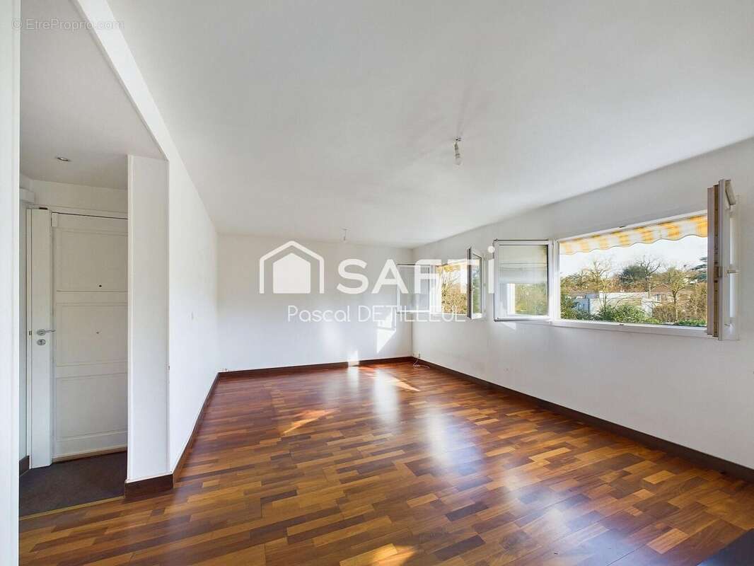 Photo 9 - Appartement à LA CELLE-SAINT-CLOUD