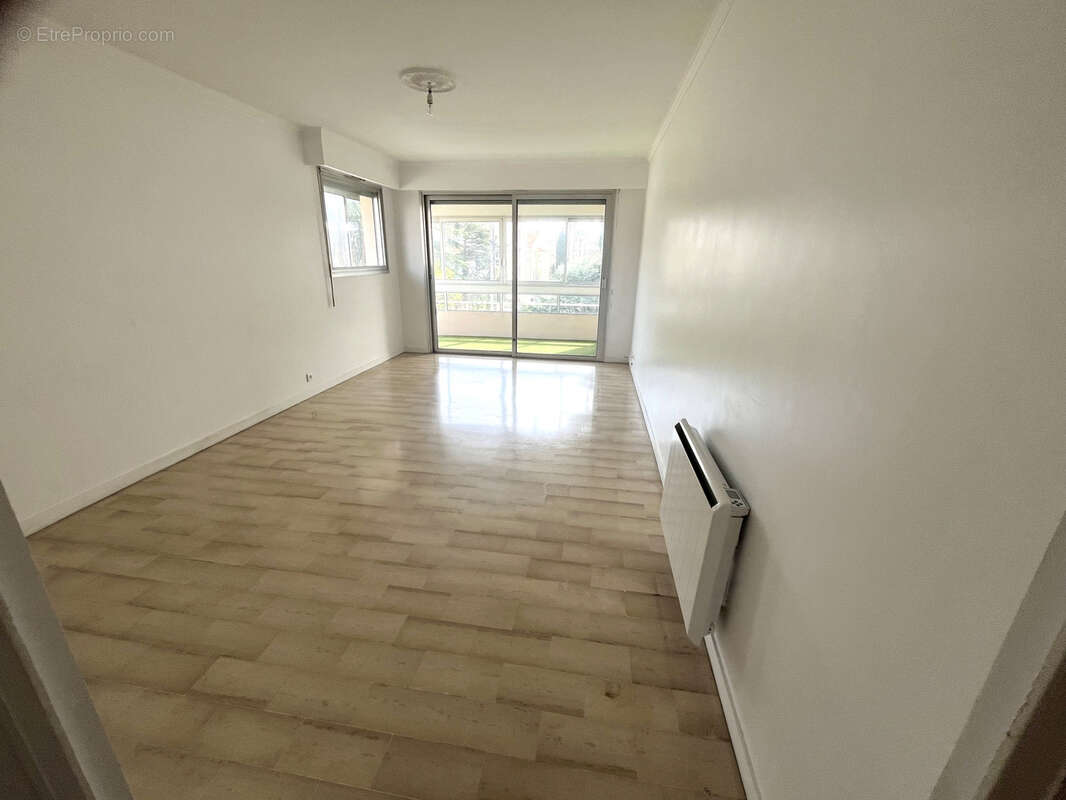 Appartement à VALLAURIS