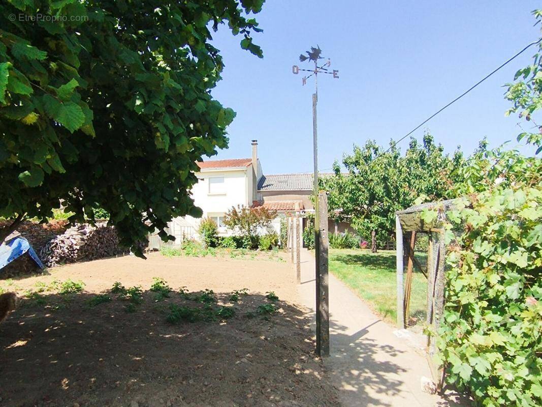Maison à LA CHAPELLE-BASSE-MER