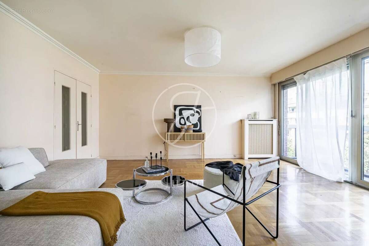 Appartement à PARIS-15E