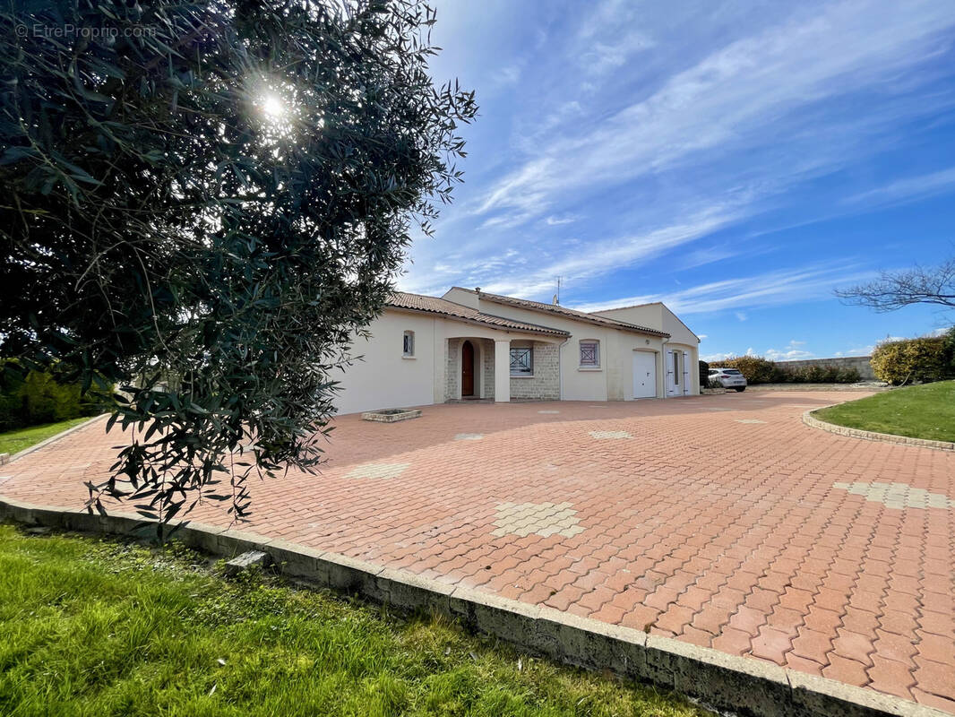 Maison à SAINTES