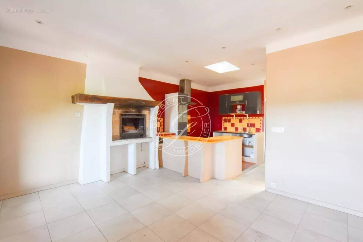 Appartement à SALERNES